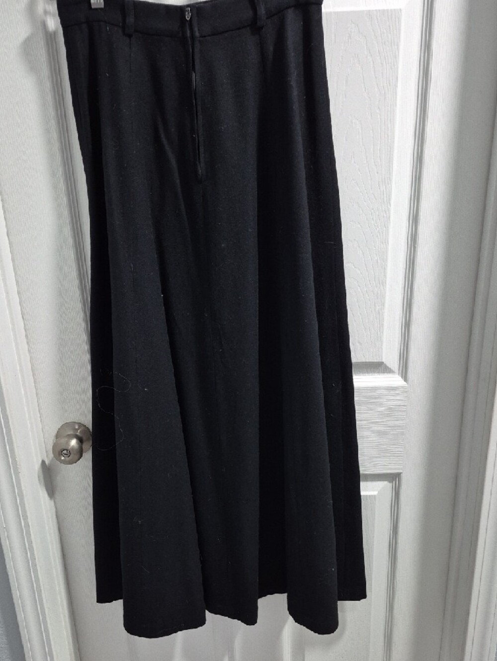 Women's Black Maxi Skirt - Sleek Full-Length Design - Picture 2 of 3